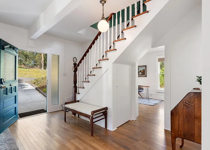 Sebastopol Farmhouse On 3 Acres, Fiber, Kid Friendly