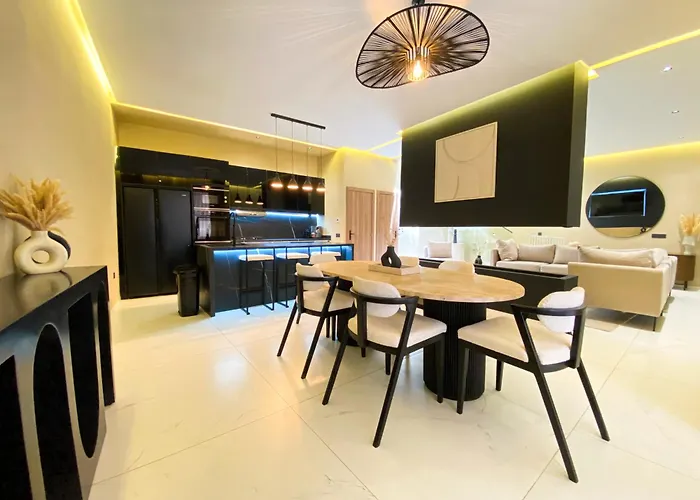 Triplex de luxe piscine privée chauffée 3 chambres