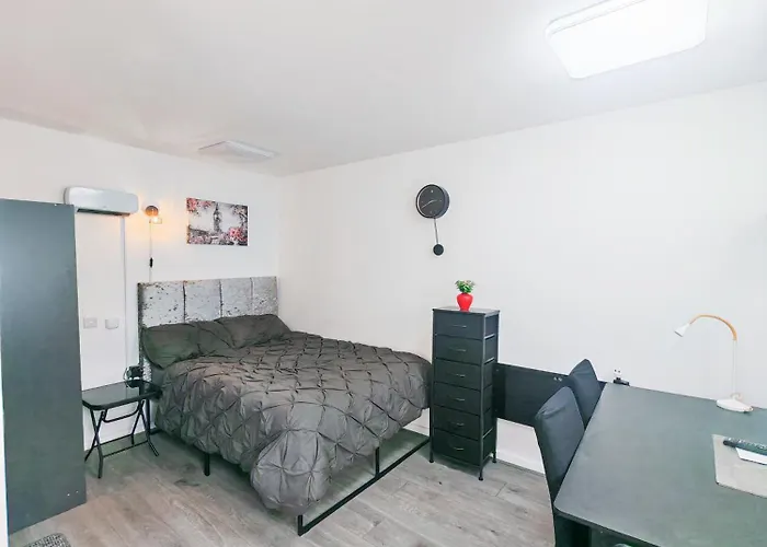 Ensuite Double Room With Kitchen