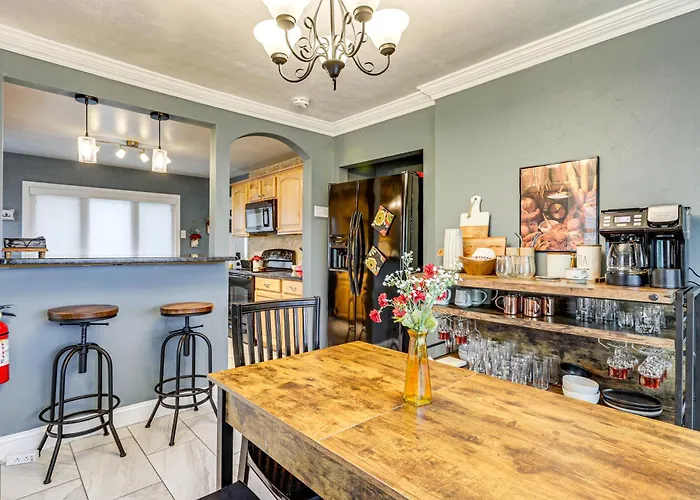 Lakefront Cottage 2 Mi To Palladium In Worcester!