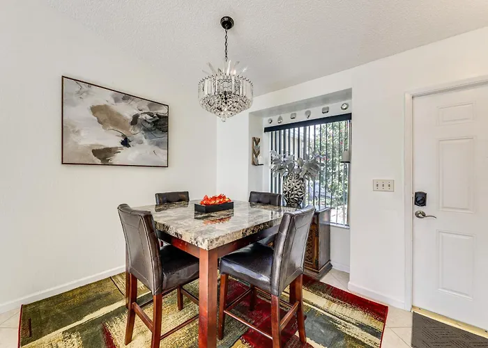 Screened Patio + Pool: Work Remote In Boca Raton!