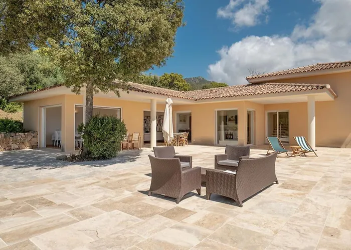 Family Villa With Pool And Sublime Sea View