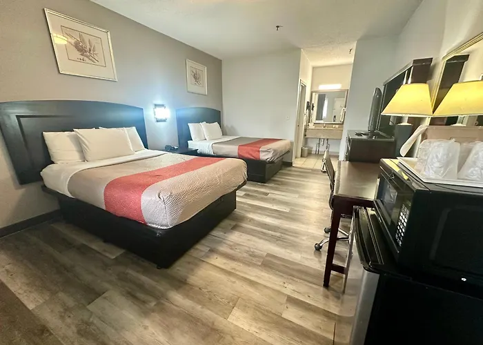 Red Carpet Inn Norwalk