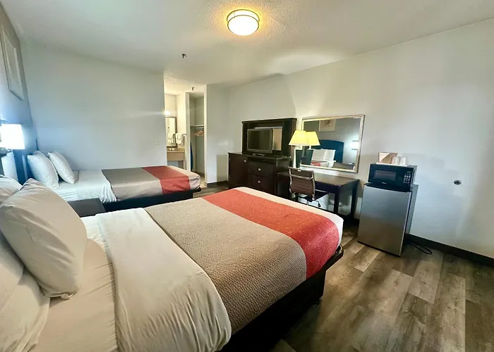 Red Carpet Inn Norwalk