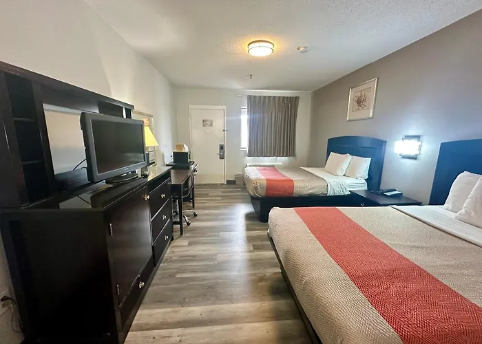 Red Carpet Inn Norwalk