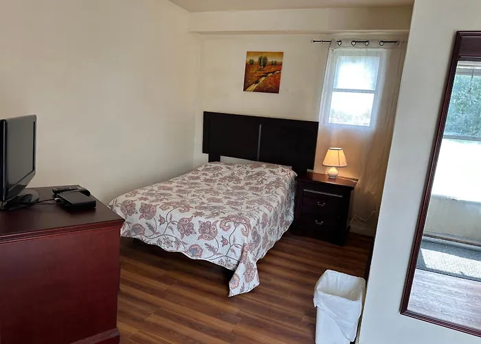 Carriage Inn Motel