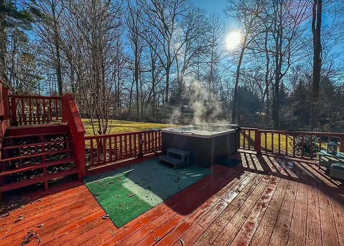 8 Bedroom Sleeps 24 Hot Tub Game Room Dog Friendly