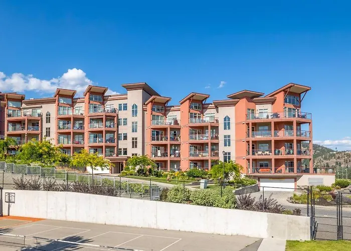 Kelowna Family-Friendly Lake & Mountain View Luxury Condo With Ac, Pool, Hot Tub, Near Winery And Shopping Center