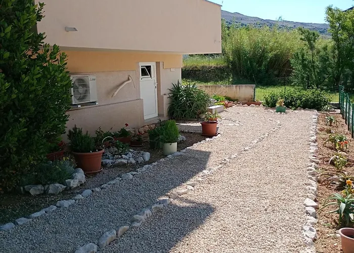 Family Apartments House Damir