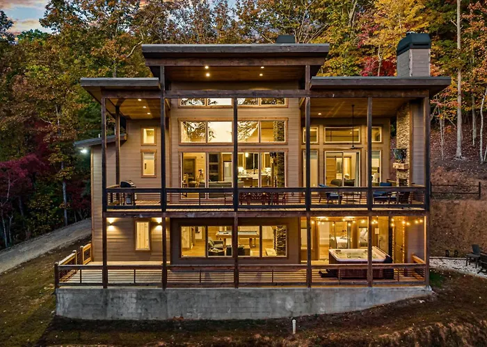 Honeysuckle Chalet - Luxe Mountain Chalet - Hot Tub, Wi-Fi, Pool Table, Party Deck, Fire Pit - 15 Mins To Blue Ridge!