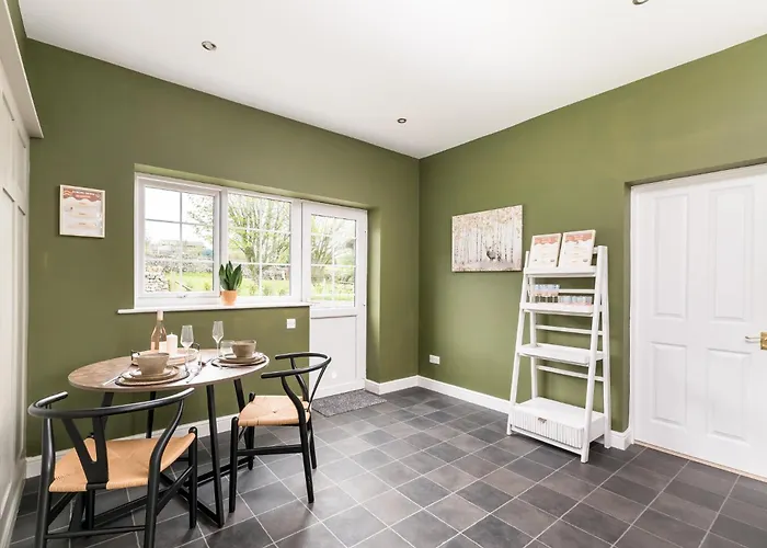 Central Malham Wellbeing Escape, 1-Bed Cottage With Yoga Studio & New Superfast Wifi