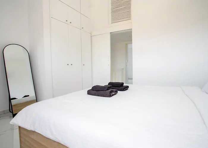 2Bd Garden Apartment
