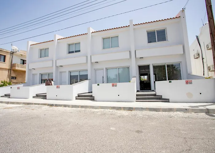 2Bd Garden Apartment