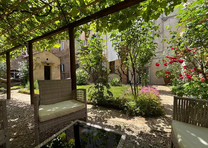 Il Cantuccio Di Vittorio - Apartment With Private Garden In The Heart Of Volterra