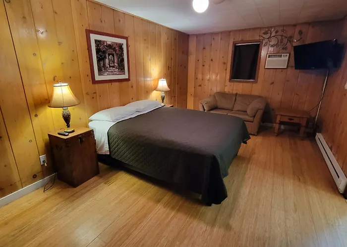 Crescent Motel