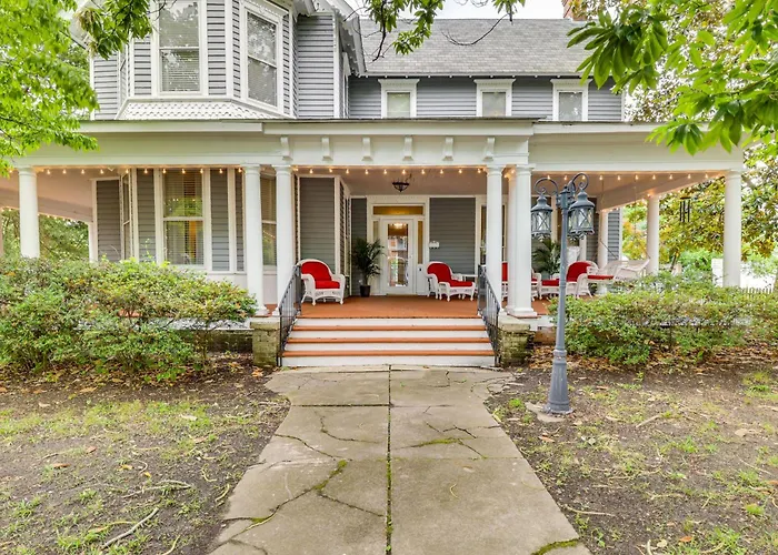 Walk To Waterfront: Downtown Elizabeth City Home!