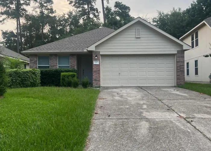 Spacious 3 Bed/ 2 Bathroom House In Conroe, Tx