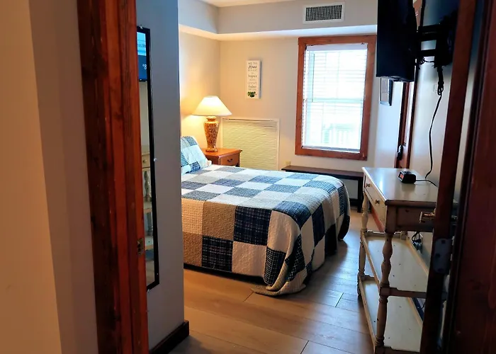 Snowshoe Mountain Retreat! Ski In And Out!