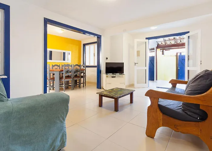 Casa Com Garagem - 300M Da Rua Das Pedras