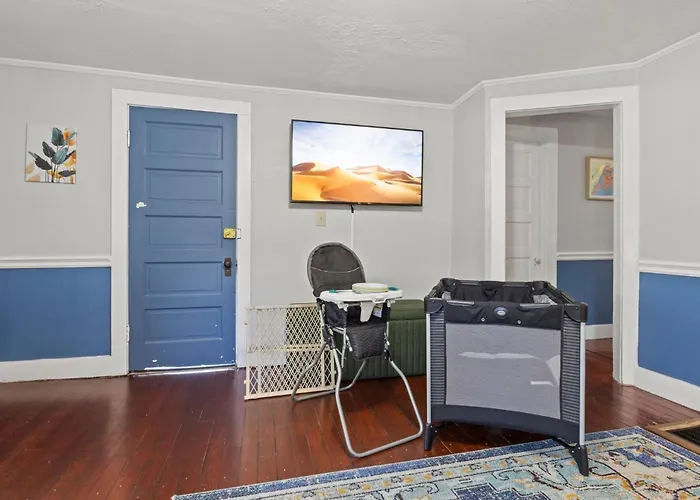 Hot Tub! Close To Cornell, Ithaca College, Commons!