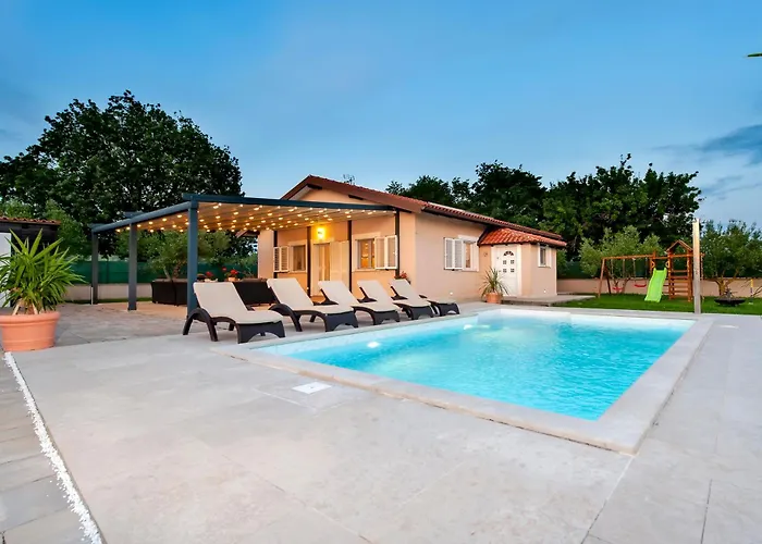 Villa Suzy In Rovinj Near The Sea