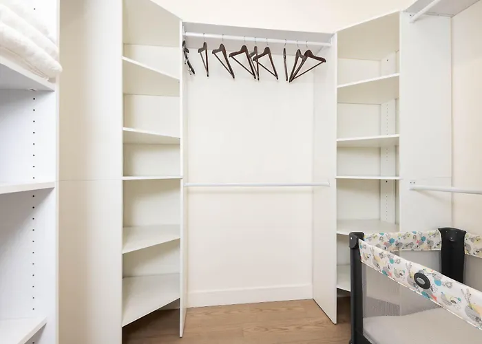 Stylish Apartments In Glendale With Free Parking