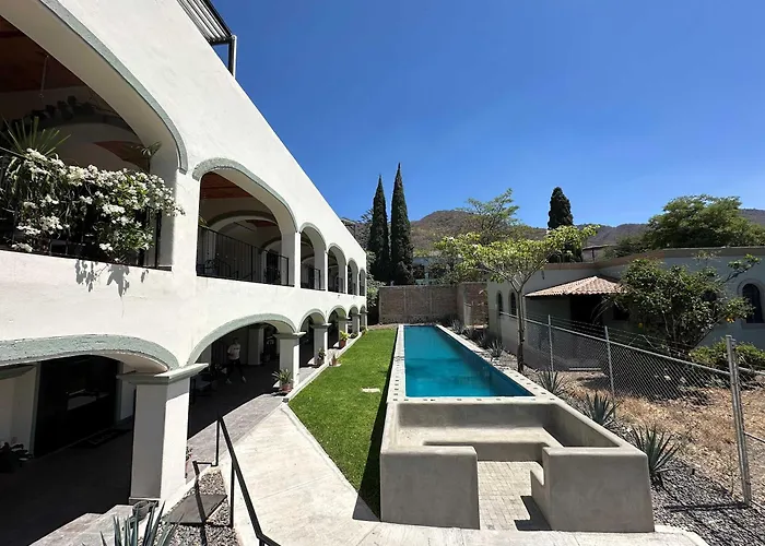 Tranquil Studio Suite With Outdoor Pool