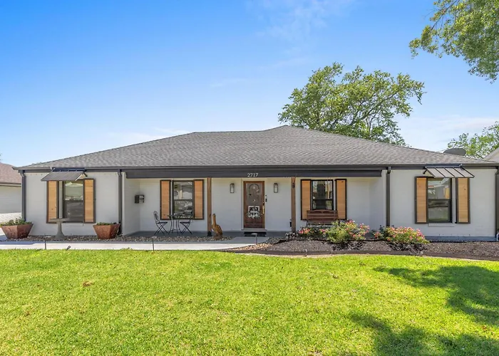 4 Bedroom Home With Pool