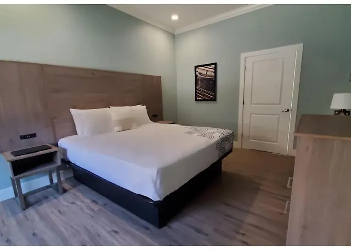 Crestridge Inn Near Lax, Sofi Stadium & Intuit Dome