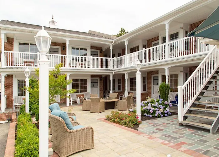 The Colonial Lodge