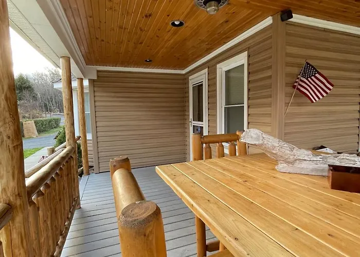 Twin Creeks, Waterfront Catskills Retreat