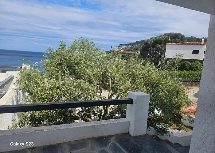 Acogedora Casa En Primera Linea De Mar Cadaques