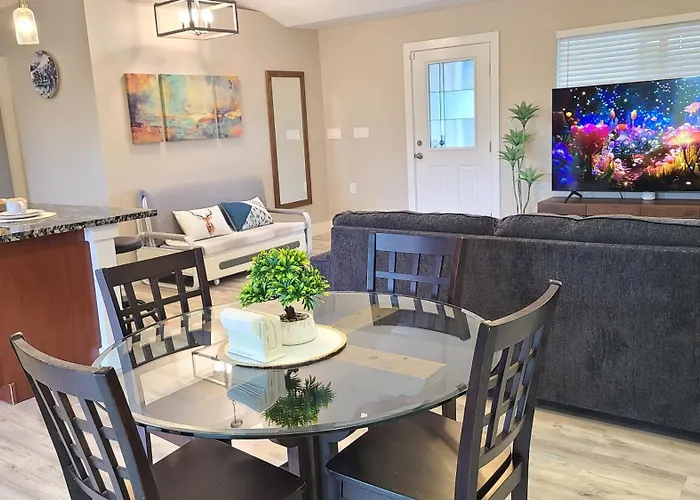 Luxury 800 Sq Ft 1 Bedroom Suite Full Large Kitchen Free Laundry