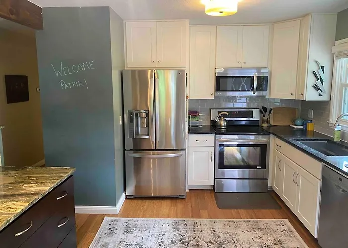 5Br Farm Retreat With Hot Tub & Views Near Asheville