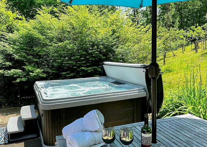 5Br Farm Retreat With Hot Tub & Views Near Asheville