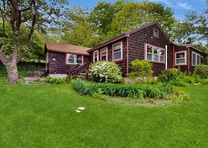 Rustic Rockport Cottage
