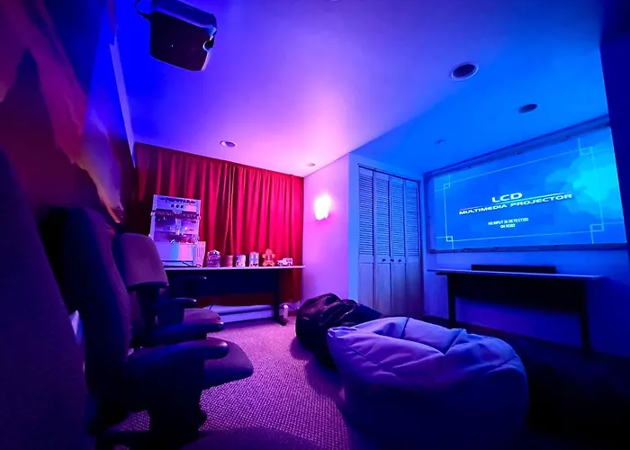 Private Forest Lodge Near Silverwood Theme Park - Sleeps 10