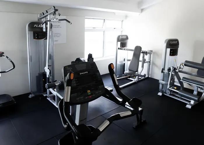 Top Of The Mark- Top Floor Apartment - Parking, Tennis & Pool