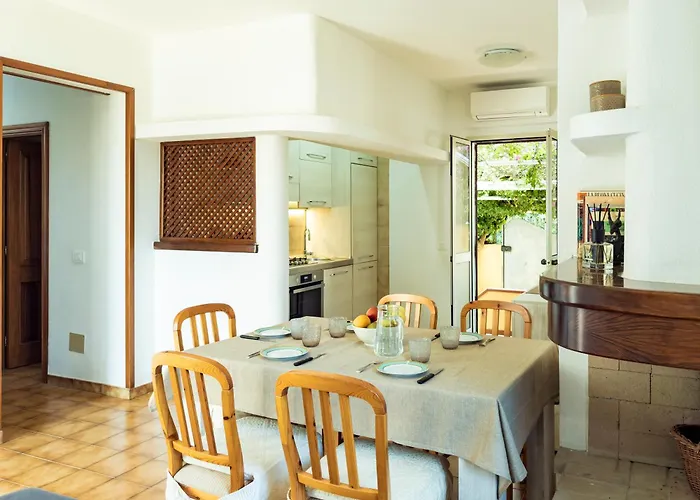 Casa Olivia - Casa Indipendente Nel Centro Di Cannigione A 3 Minuti A Piedi Dal Lungomare, 5 Minuti A Piedi Dalla Spiaggia Piu Vicina E Vicinissima Alle Spiagge Piu Belle Della Costa Smeralda