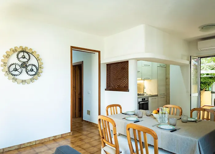 Casa Olivia - Casa Indipendente Nel Centro Di Cannigione A 3 Minuti A Piedi Dal Lungomare, 5 Minuti A Piedi Dalla Spiaggia Piu Vicina E Vicinissima Alle Spiagge Piu Belle Della Costa Smeralda