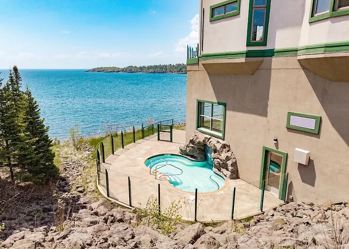 Breathtaking Lake Views King Suite, Queen Beds, Kitchen And Heated Indoor And Outdoor Pools