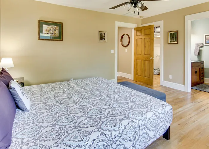 Downtown Brevard Home: Walk To Bars & Breweries!
