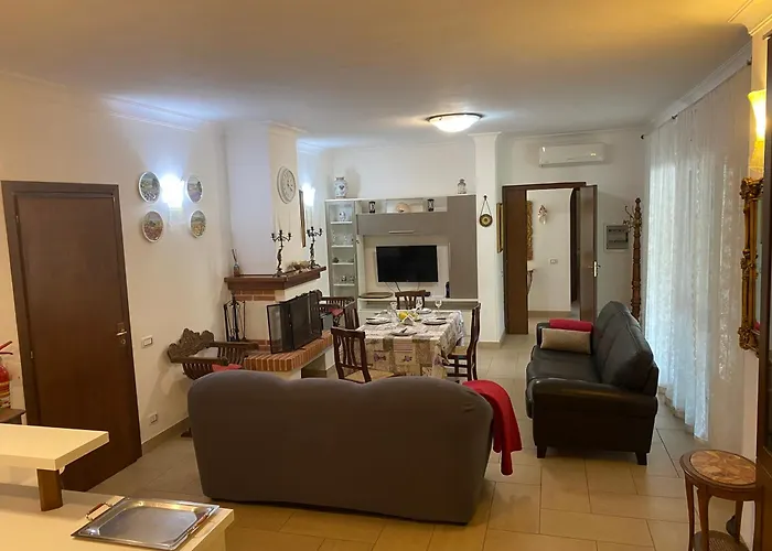 Comfortable And Spacious Villa - Baia Domizia