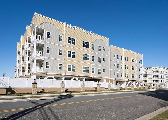 Residence 103S At The Sandcastle Condominiums