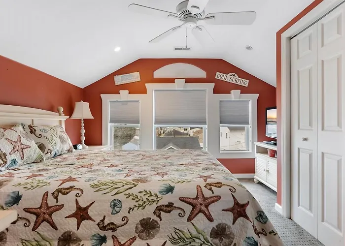 Beautiful Two Story Condo With Pool By Beach