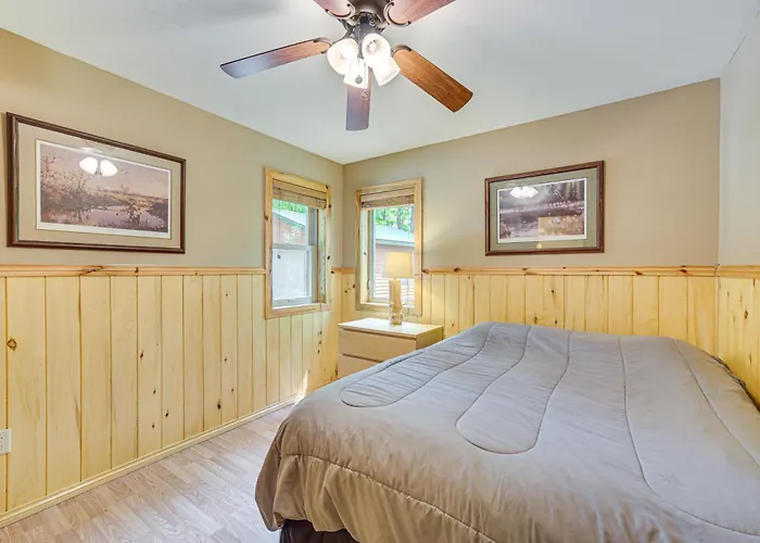 Four-Season Lake Cabin W/ Canoe & Paddle Boat!