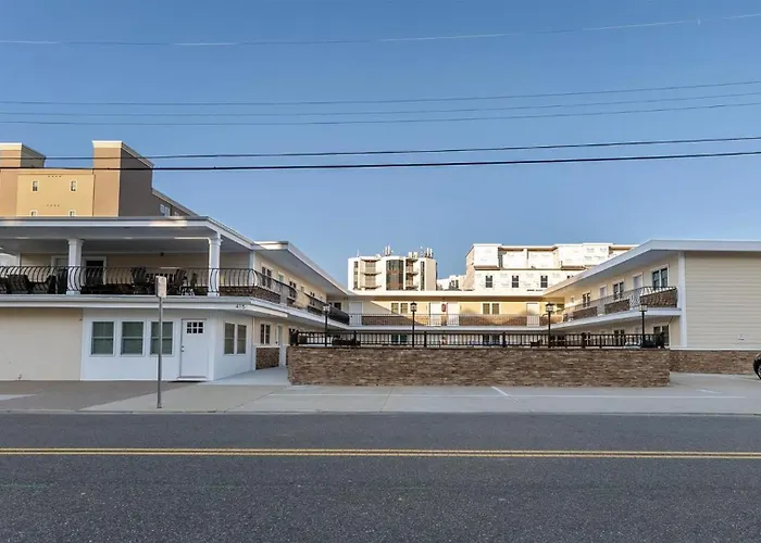 Stylish Studio W/ Pool, Steps To Wildwood Crest!