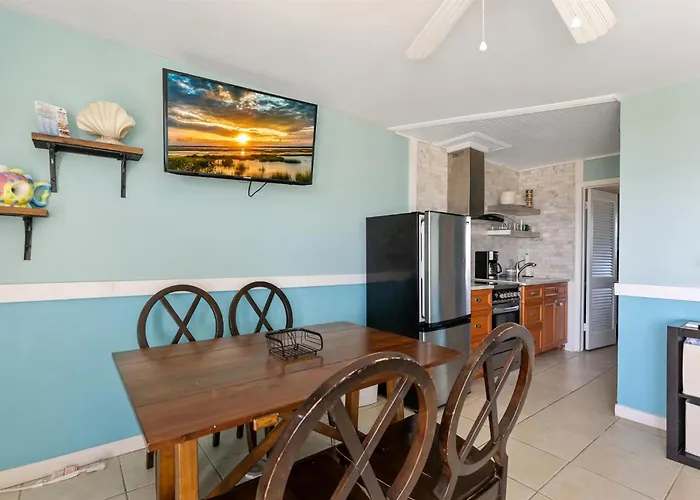 Beachside Breeze 1Br Condo With Pool & Great View!