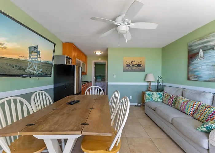 Above The Sea - 1 Bedroom Condo W/ A Pool & Ocean Views
