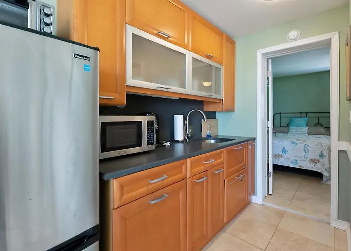 Above The Sea - 1 Bedroom Condo W/ A Pool & Ocean Views